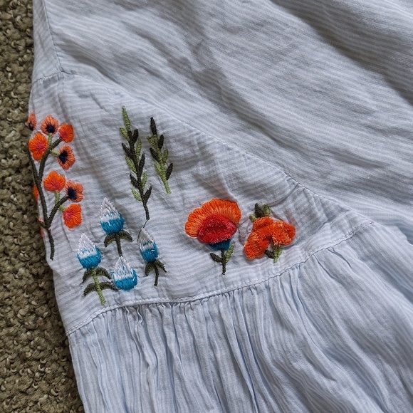 H&M Asymmetrically Embroidered Poet Blouse - Picture 5 of 13